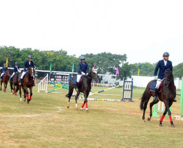 7__cantering_their_w_xvXNL