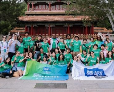 THREADS OF SILK PIC MORE (1) THREADS OF SILK PIC MORE (1)