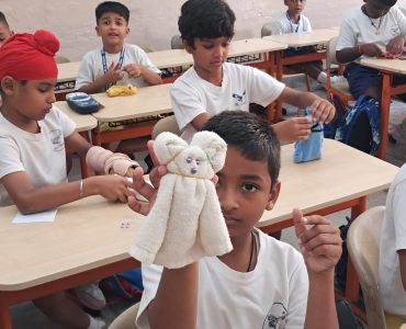 Towels Come Alive with Art (1) Towels Come Alive with Art (1)