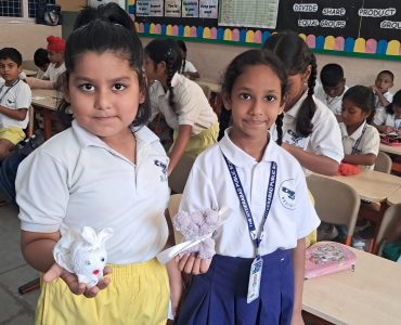 Towels Come Alive with Art (2) Towels Come Alive with Art (2)