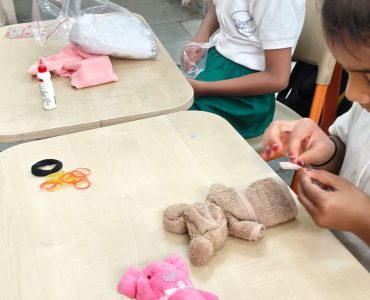 Towels Come Alive with Art (7) Towels Come Alive with Art (7)