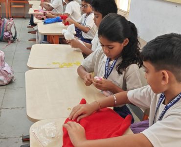 Towels Come Alive with Art (8) Towels Come Alive with Art (8)