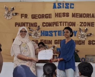 SAISHA LALWANI 12 receiving second prize in senior category